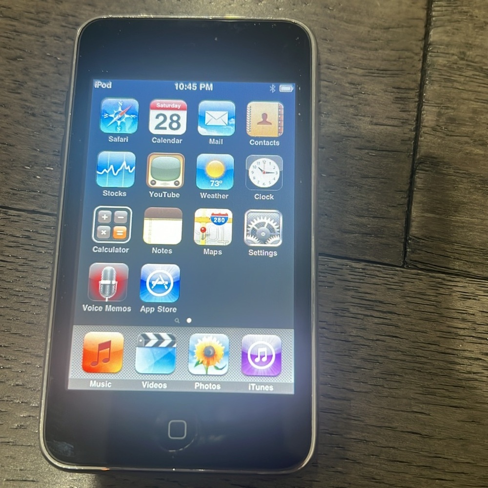 Apple IPod Gen 2 in Silver - Picture 4 of 5